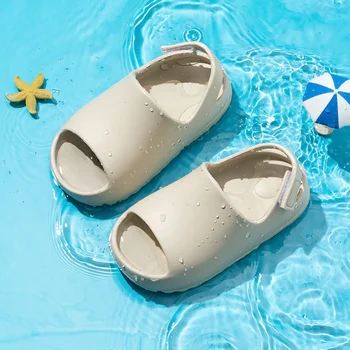  Летние новые детские тапочки, модные нескользящие детские сандалии на мягкой подошве, повседневная пляжная обувь для мальчиков и девочек